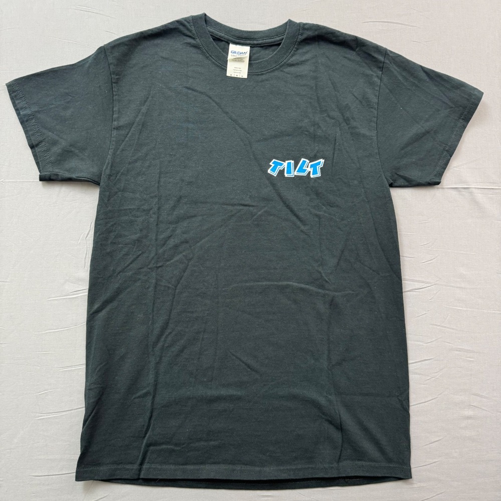 Gildan Ultra Cotton Tilt Amusements Graphic T-Shirt Mens Medium Black